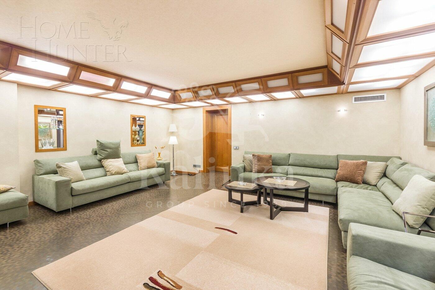 2-этажный коттедж 1 380 м² с отделкой