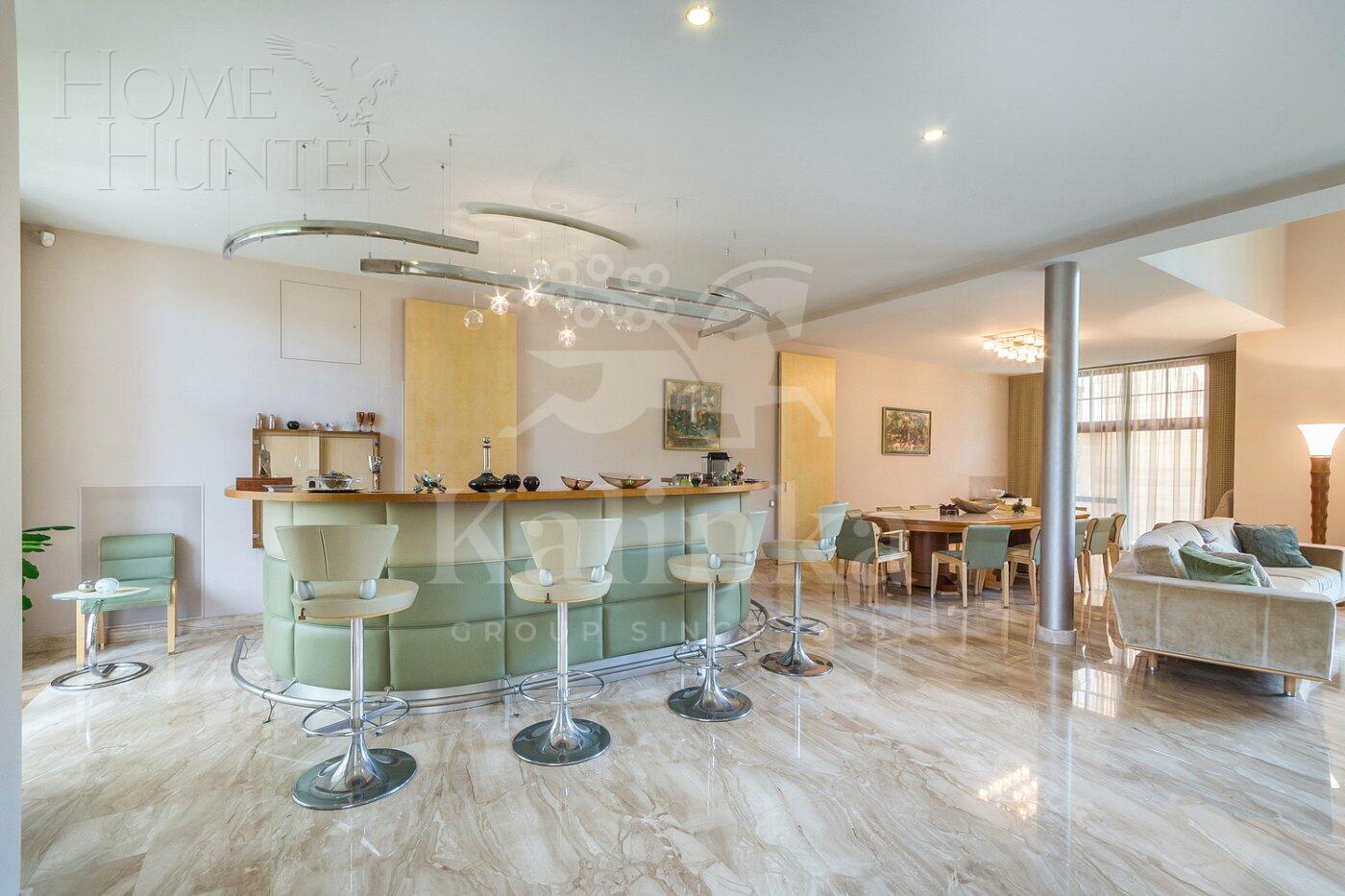 2-этажный коттедж 1 380 м² с отделкой