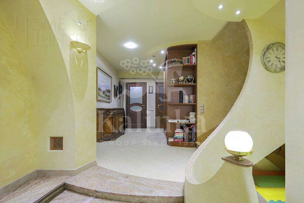 3-этажный таунхаус 400 м² с отделкой