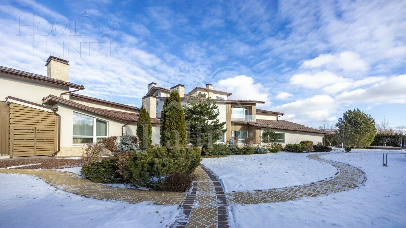 3-этажный коттедж 1 000 м² с отделкой