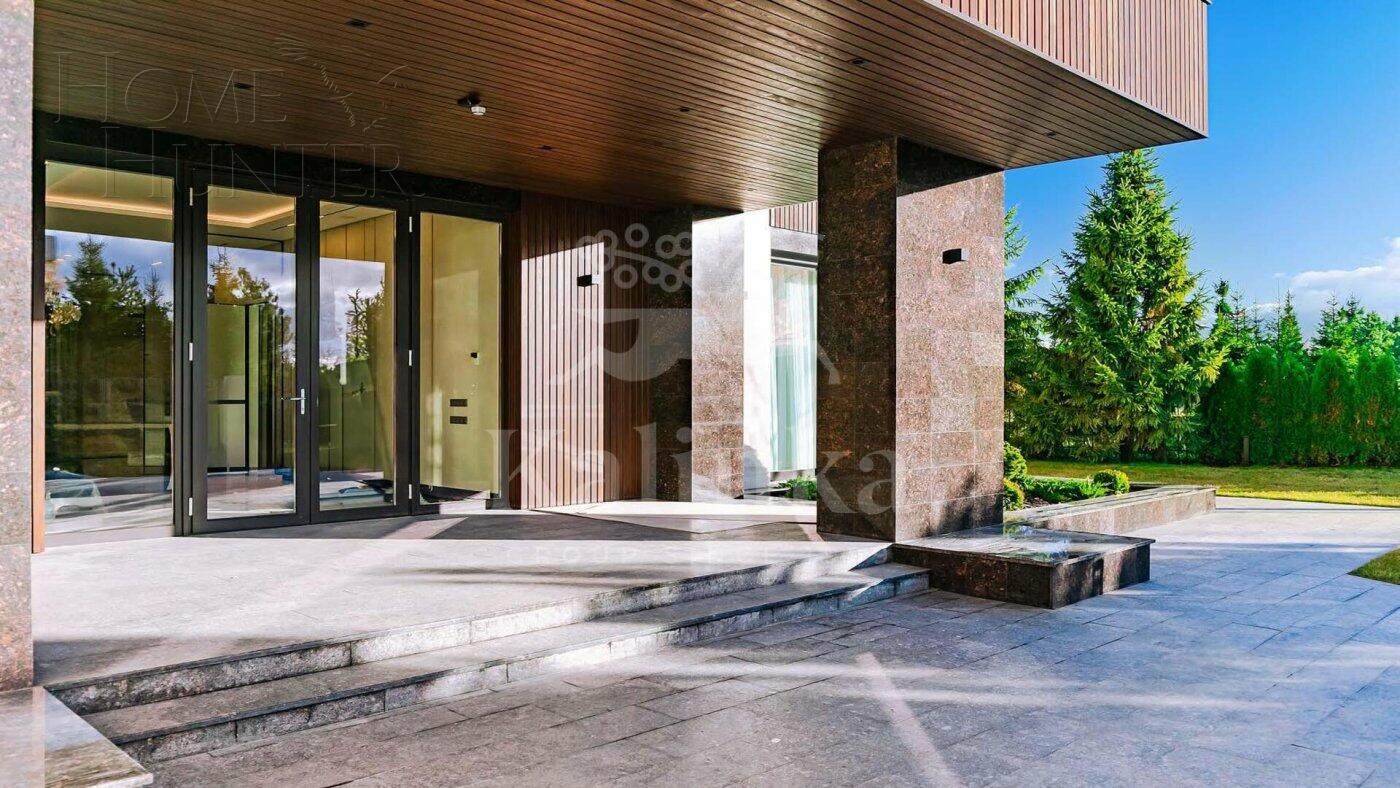 2-этажный коттедж 1 350 м² с отделкой