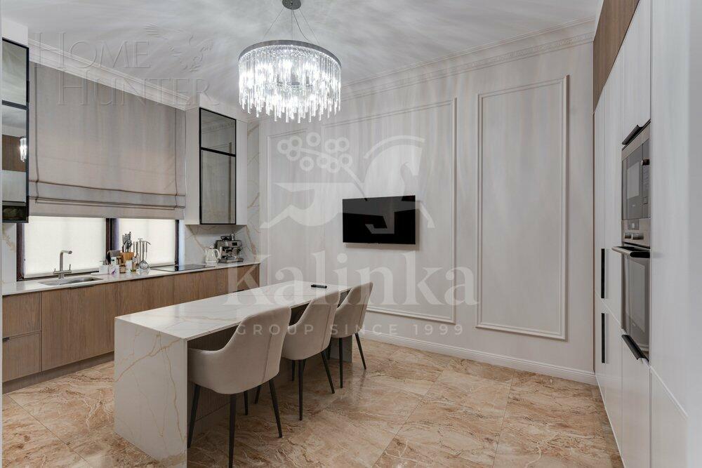 3-этажный таунхаус 400 м² с отделкой