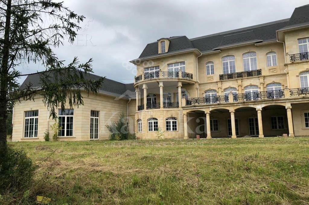 3-этажный коттедж 3 100 м² без отделки