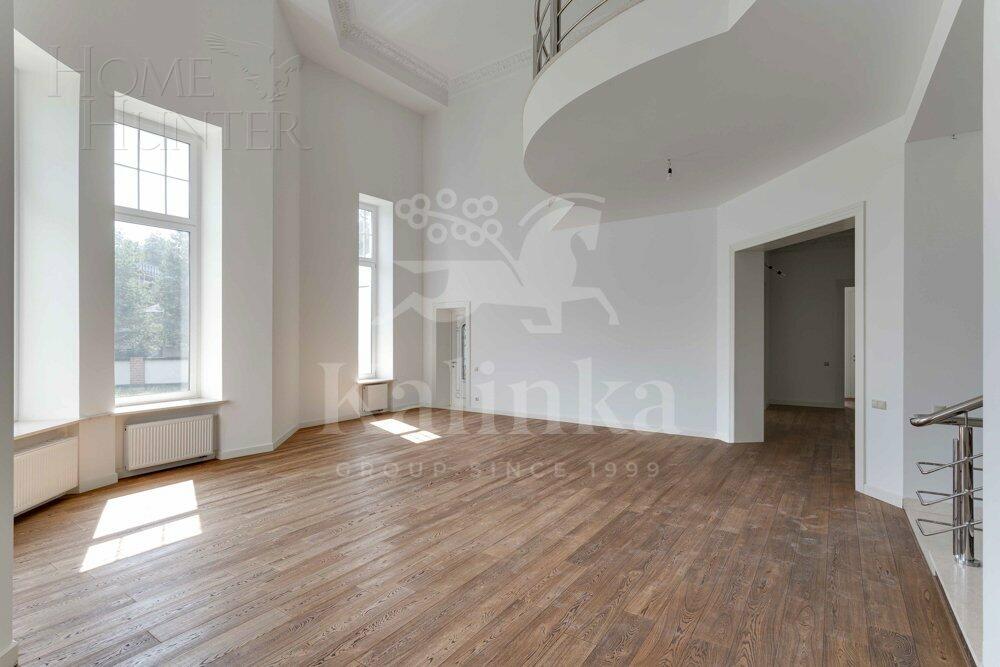 2-этажный коттедж 1 111 м² с отделкой