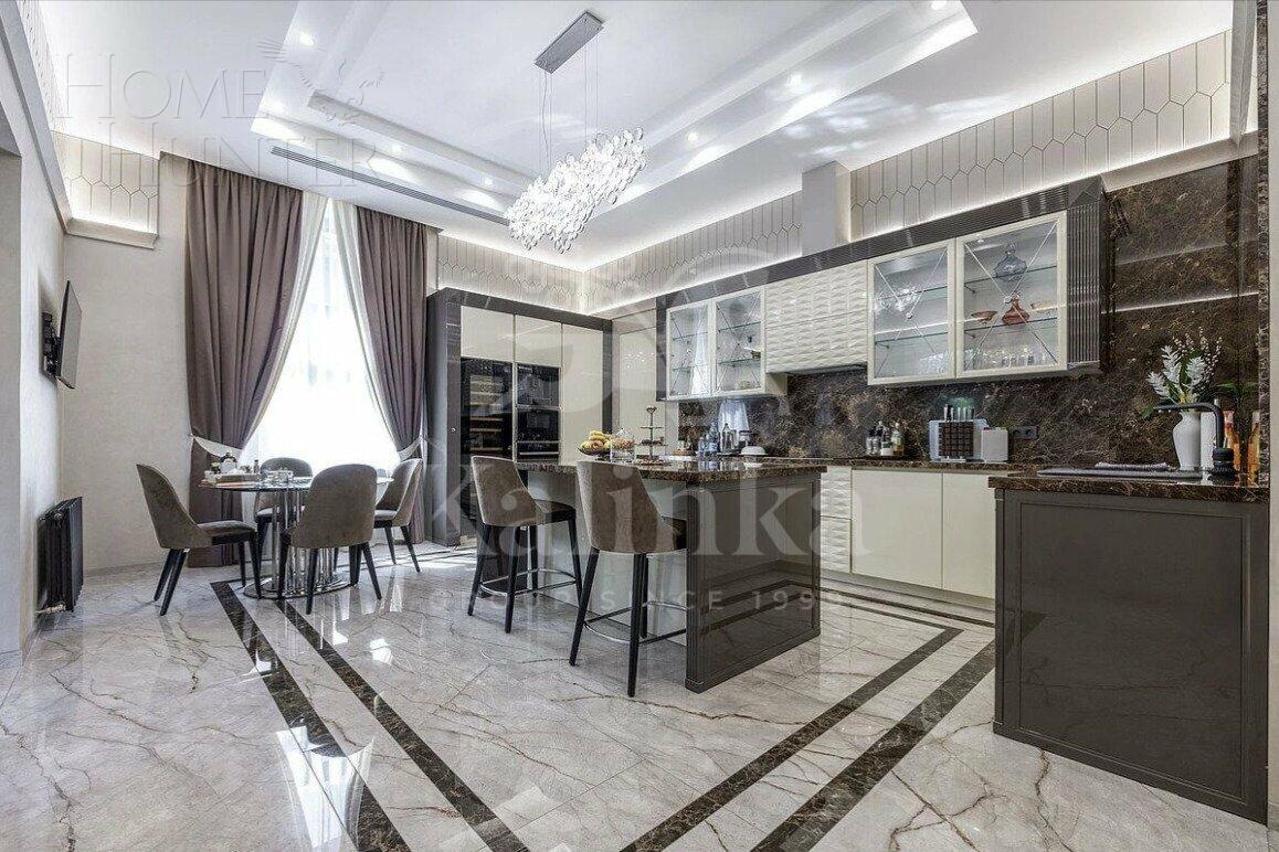 3-этажный коттедж 1 206 м² с отделкой