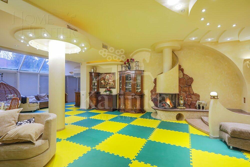 3-этажный таунхаус 400 м² с отделкой