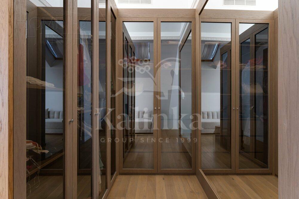 3-этажный таунхаус 400 м² с отделкой