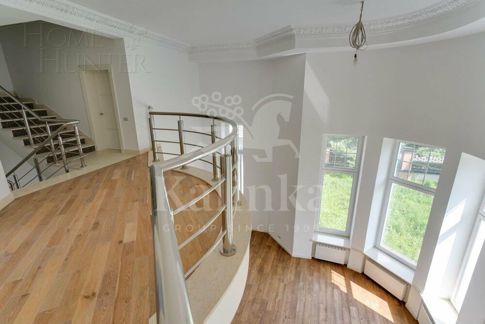 2-этажный коттедж 1 111 м² с отделкой