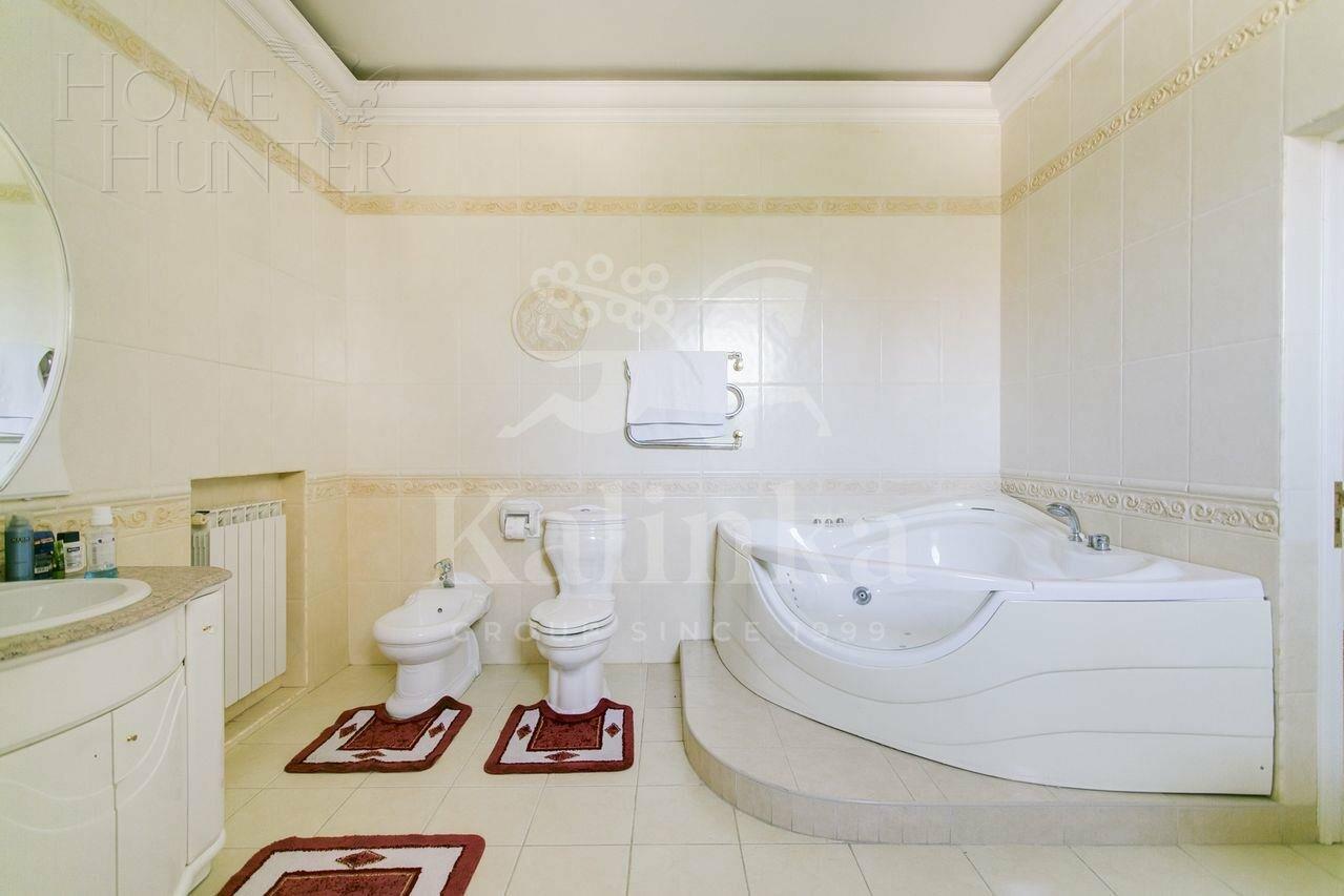 2-этажный коттедж 1 000 м² с отделкой