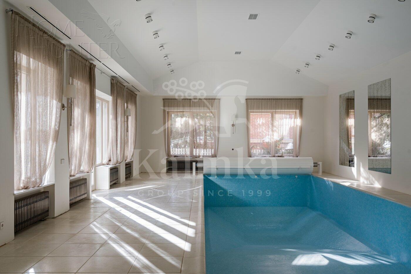 2-этажный коттедж 1 250 м² с отделкой