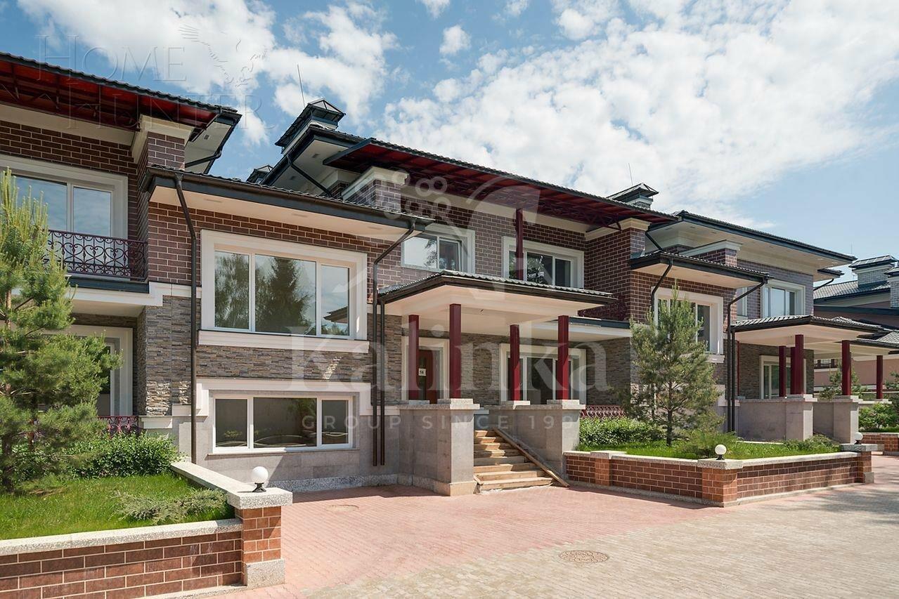 2-этажный таунхаус 350 м² с отделкой