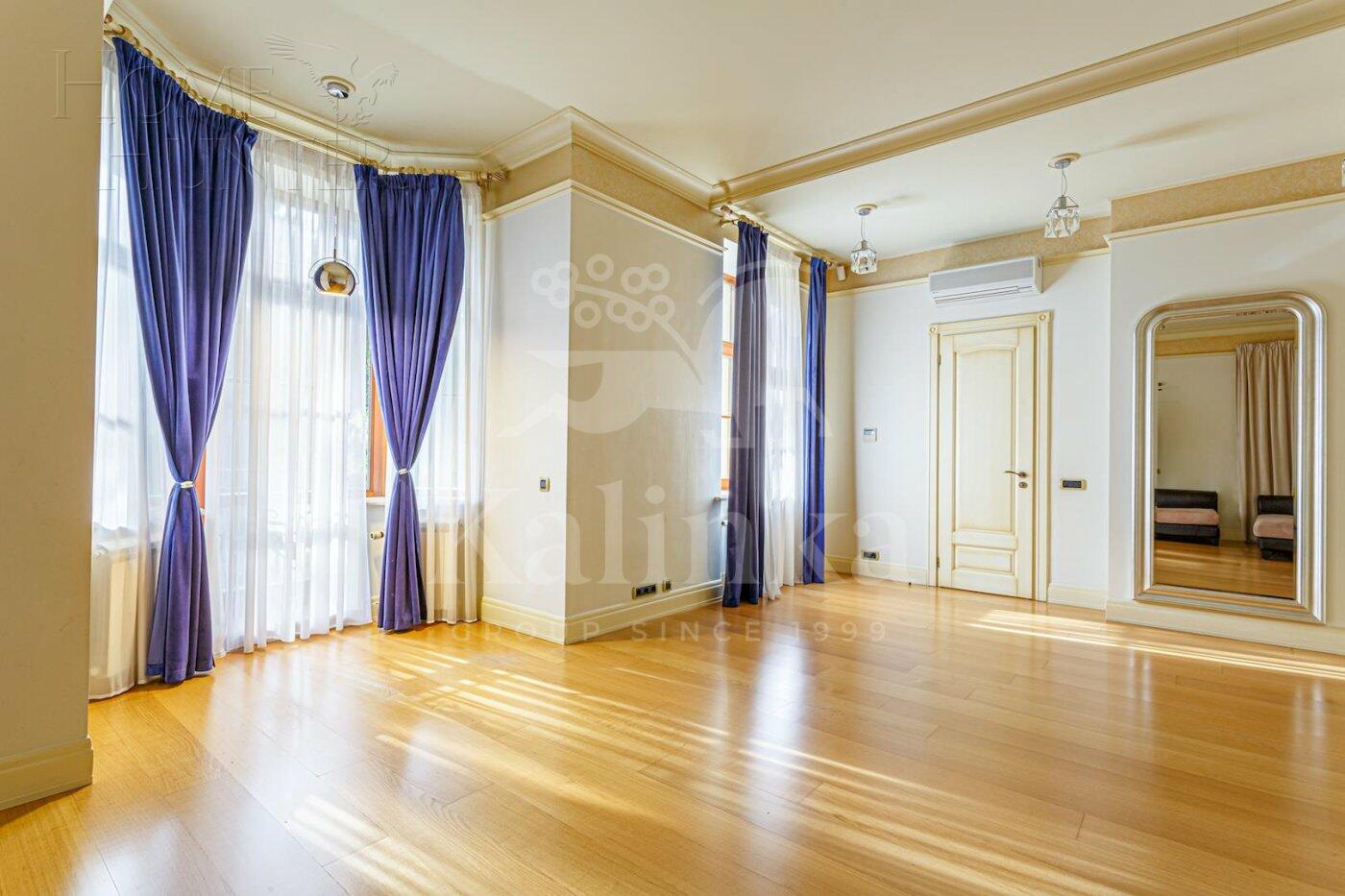 2-этажный коттедж 910 м² с отделкой