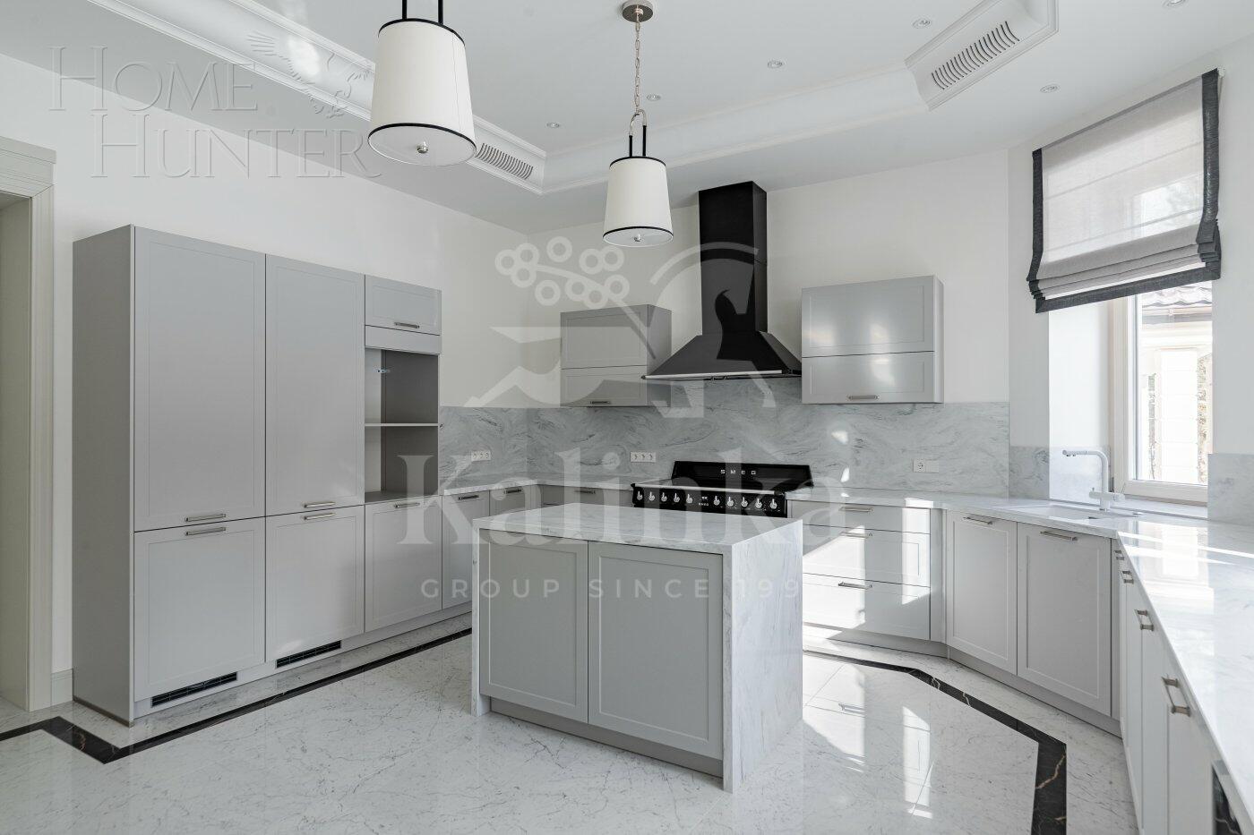 2-этажный коттедж 1 250 м² с отделкой