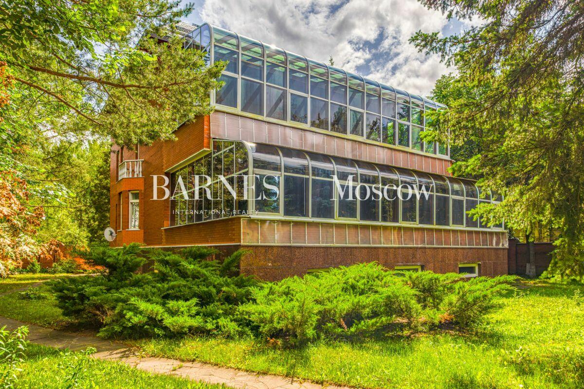 2-этажный коттедж 800 м² с отделкой