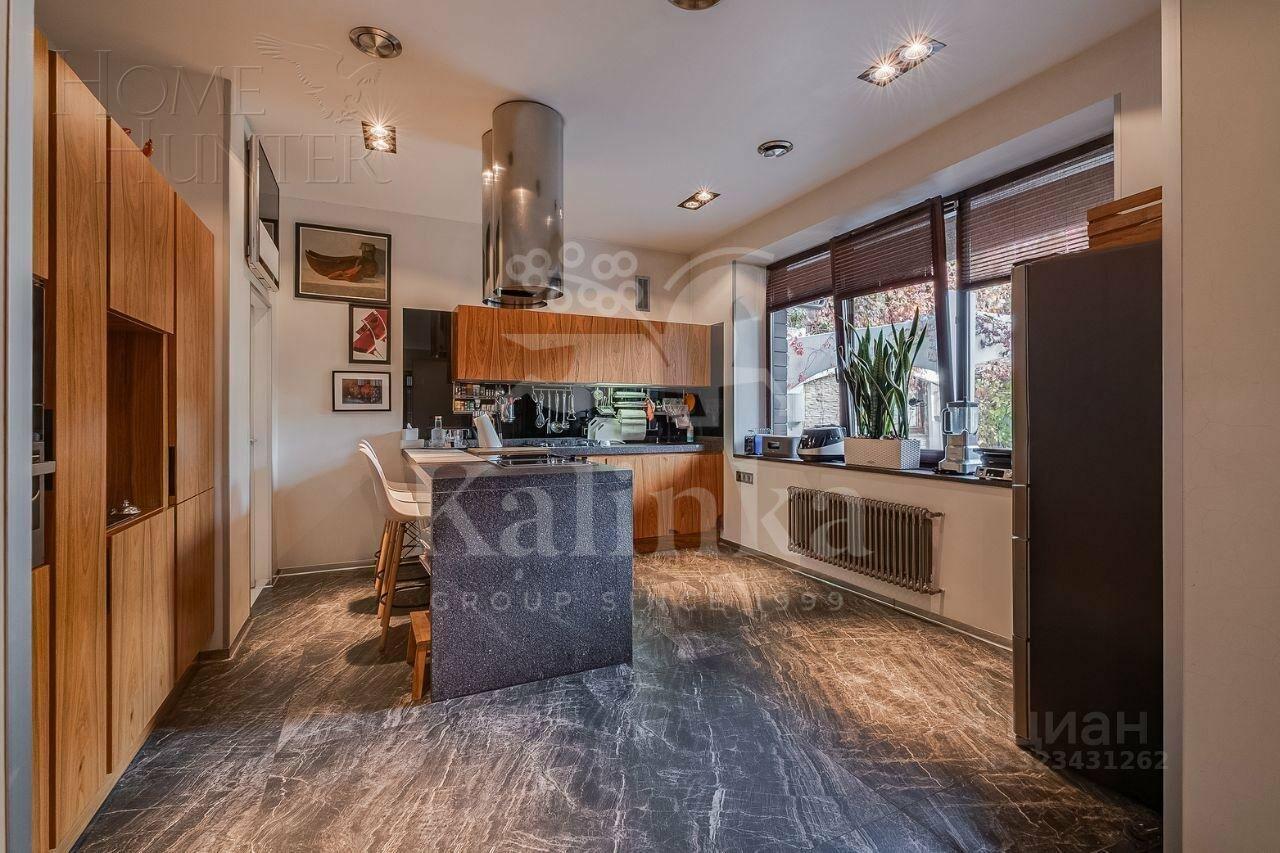 2-этажный коттедж 1 200 м² с отделкой