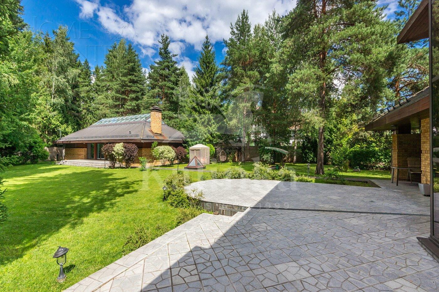 2-этажный коттедж 1 380 м² с отделкой