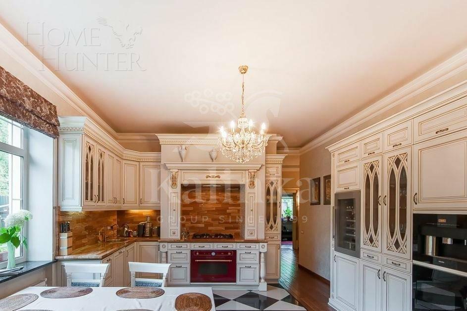 3-этажный коттедж 400 м² с отделкой