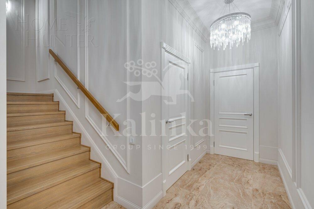 3-этажный таунхаус 400 м² с отделкой