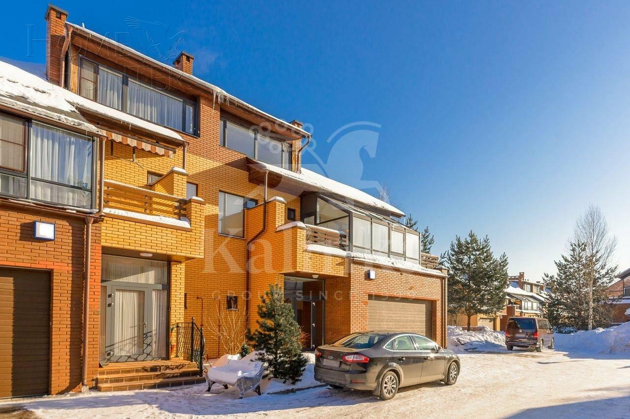 3-этажный таунхаус 405 м² с отделкой