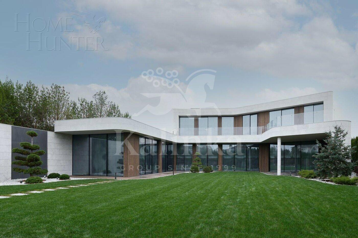 2-этажный коттедж 1 371.2 м² с отделкой