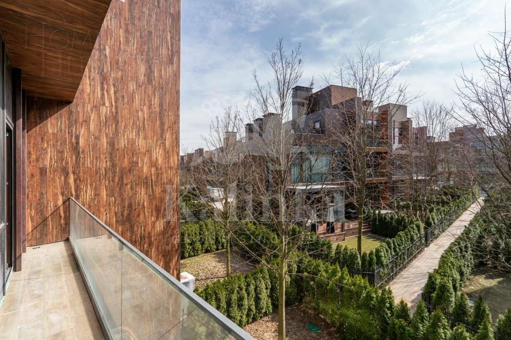 3-этажный таунхаус 240 м² без отделки