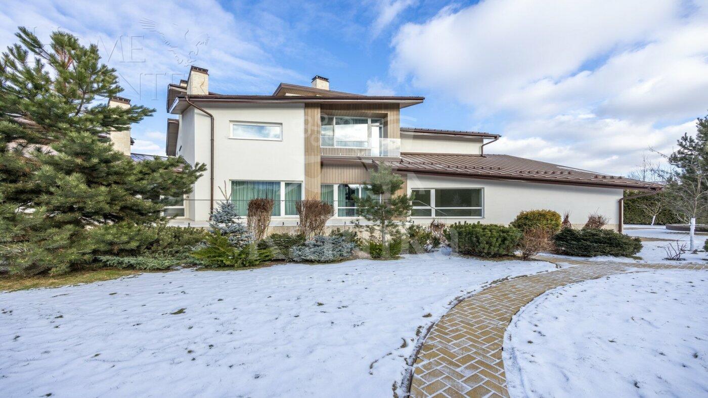 3-этажный коттедж 1 000 м² с отделкой