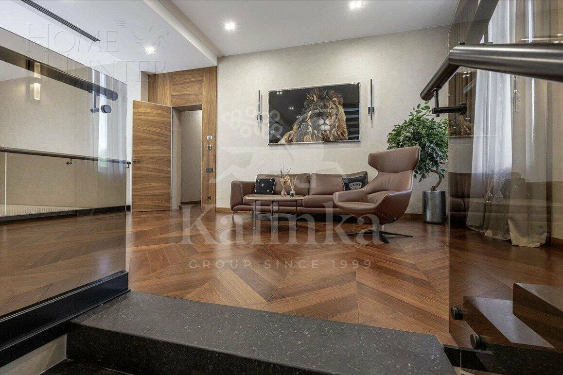 3-этажный коттедж 1 206 м² с отделкой