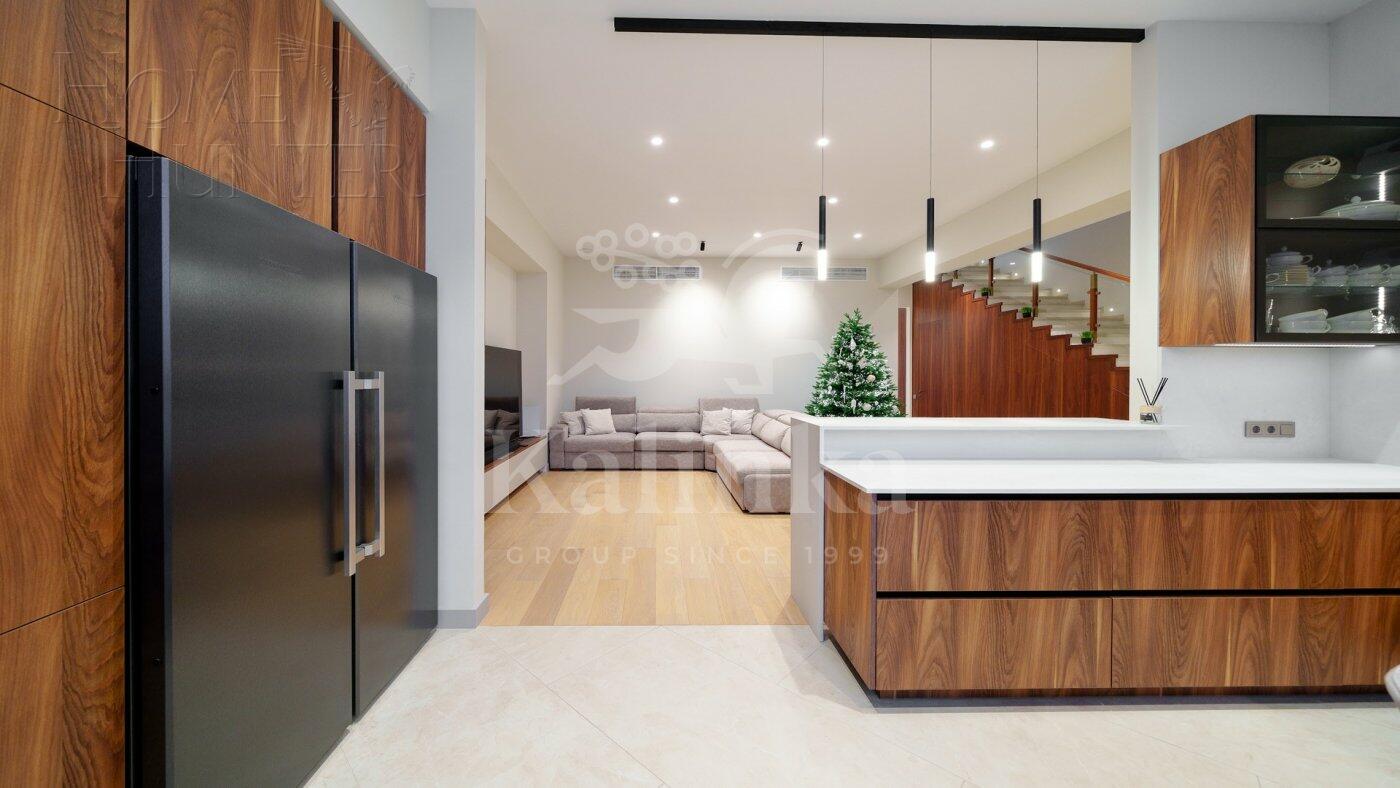 4-этажный таунхаус 278 м² с отделкой