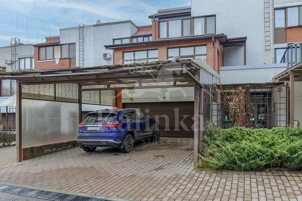 3-этажный таунхаус 400 м² с отделкой