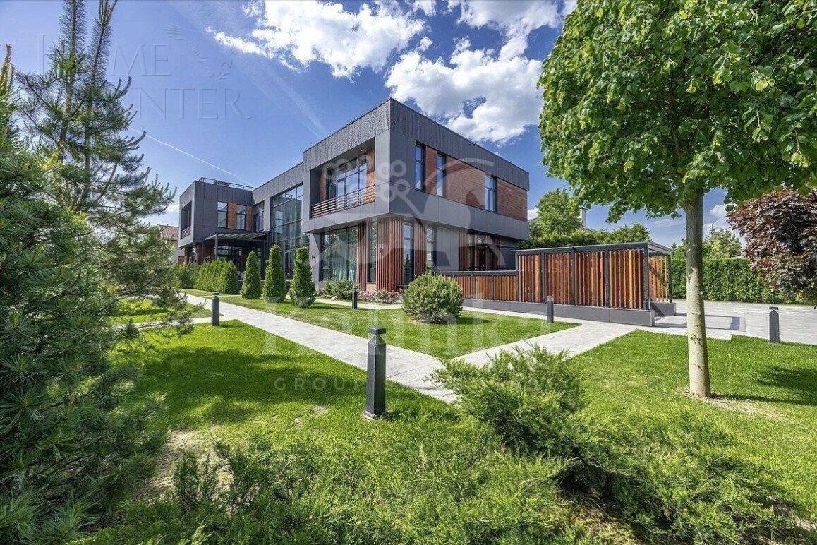 3-этажный коттедж 1 206 м² с отделкой