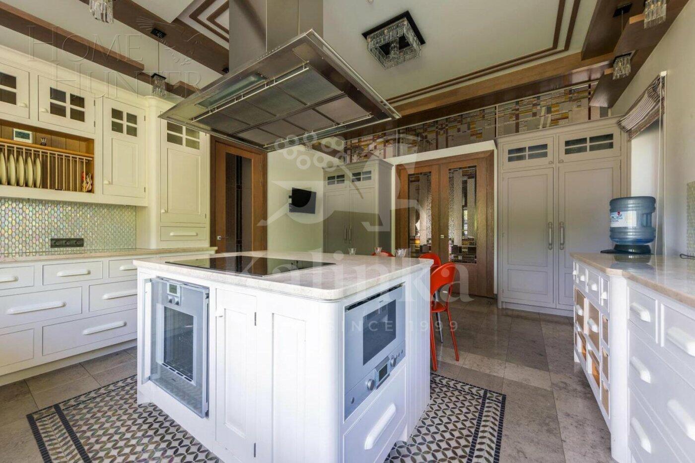 2-этажный коттедж 1 550 м² с отделкой