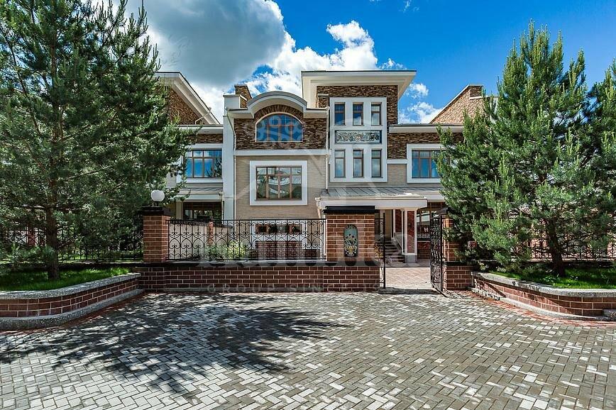 3-этажный таунхаус 608 м² с отделкой