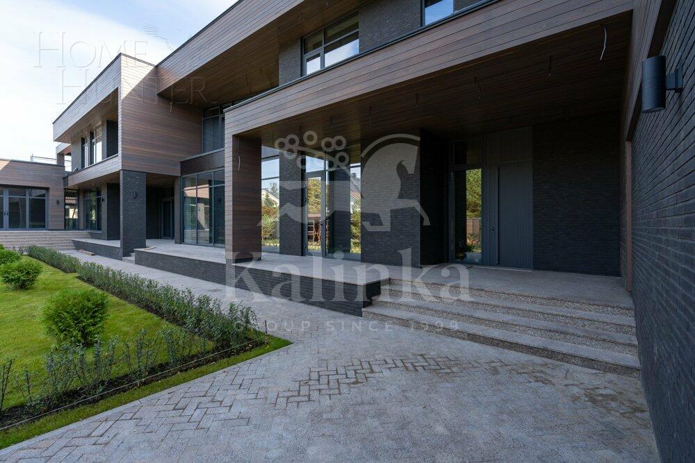 2-этажный коттедж 1 300 м² без отделки