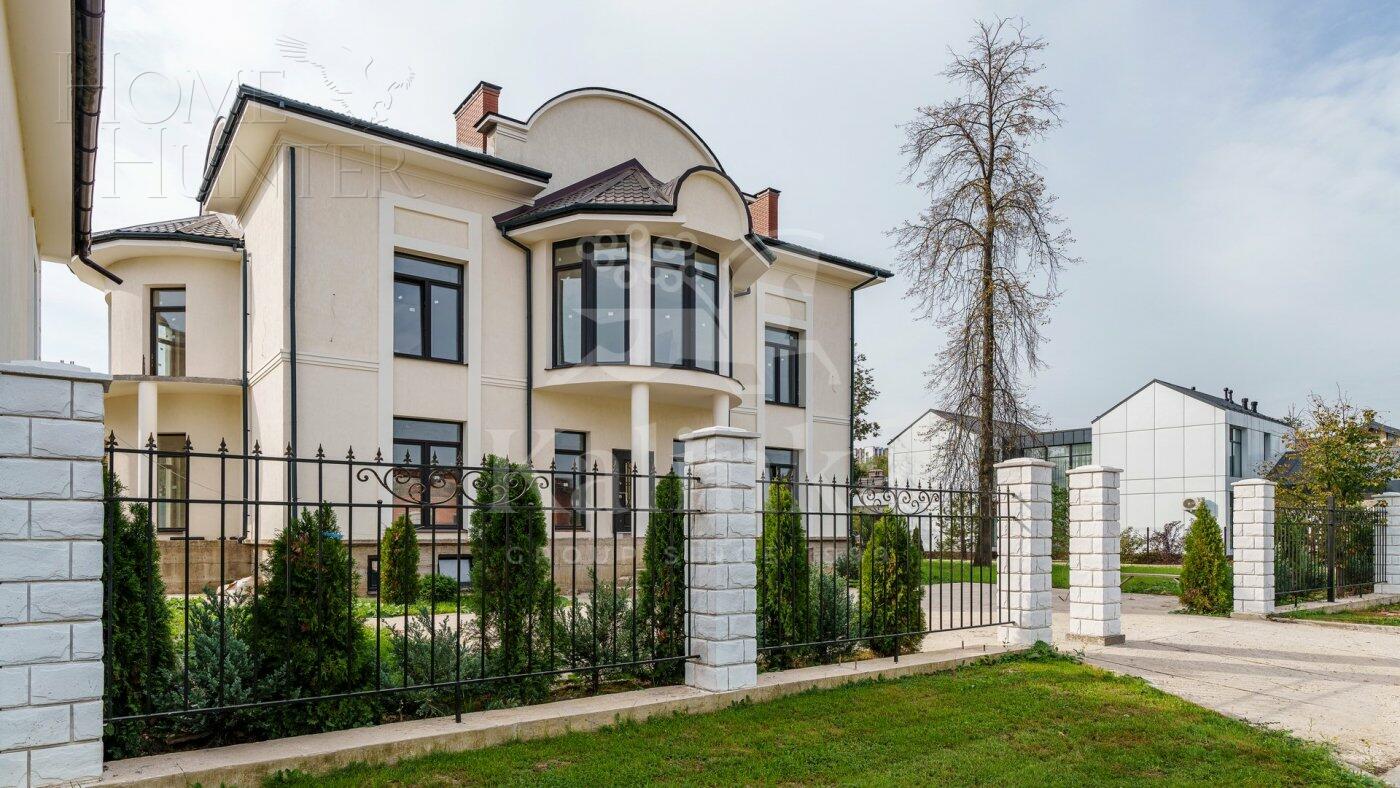 2-этажный коттедж 700 м² без отделки