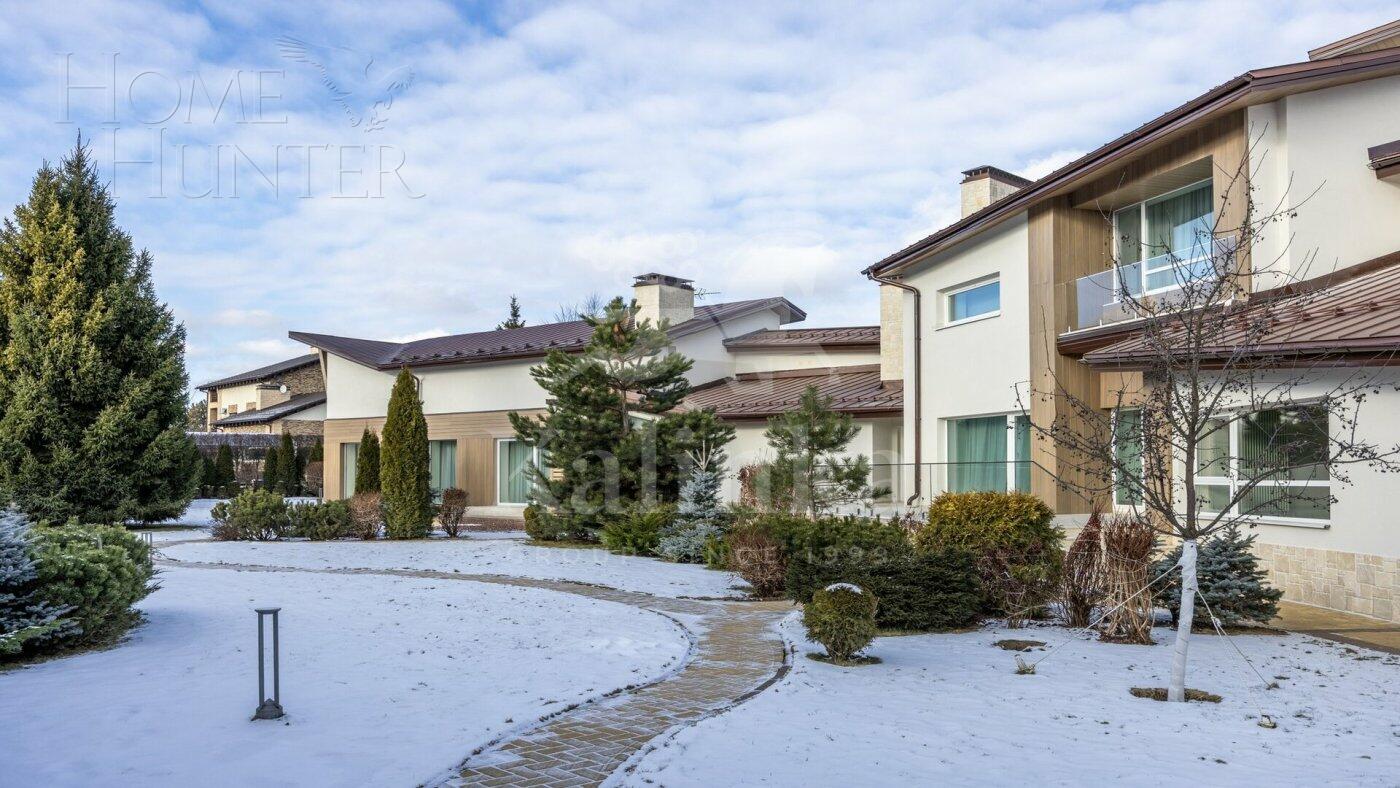 3-этажный коттедж 1 000 м² с отделкой