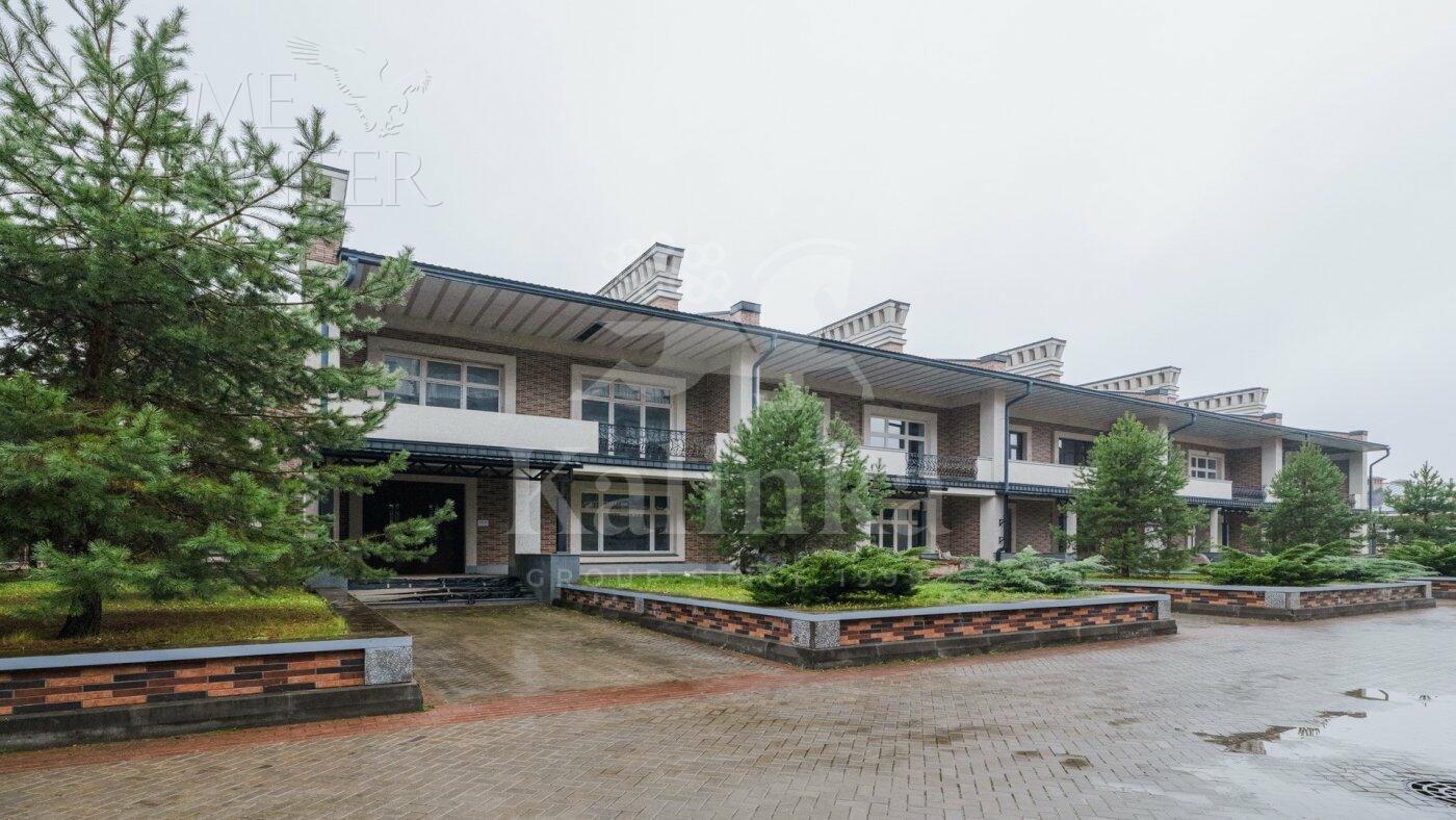 2-этажный таунхаус 640.8 м² без отделки