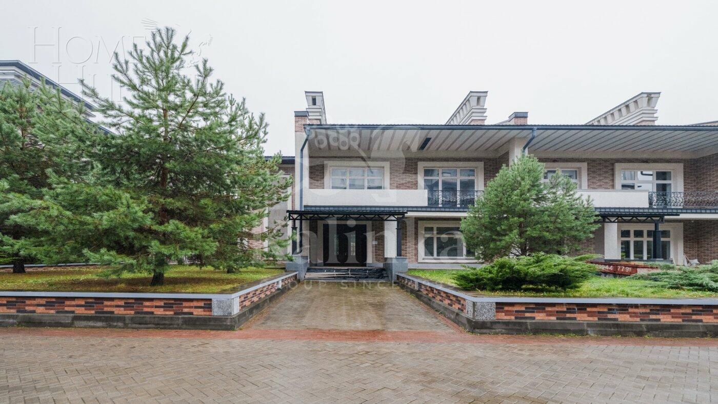 2-этажный таунхаус 640.8 м² без отделки