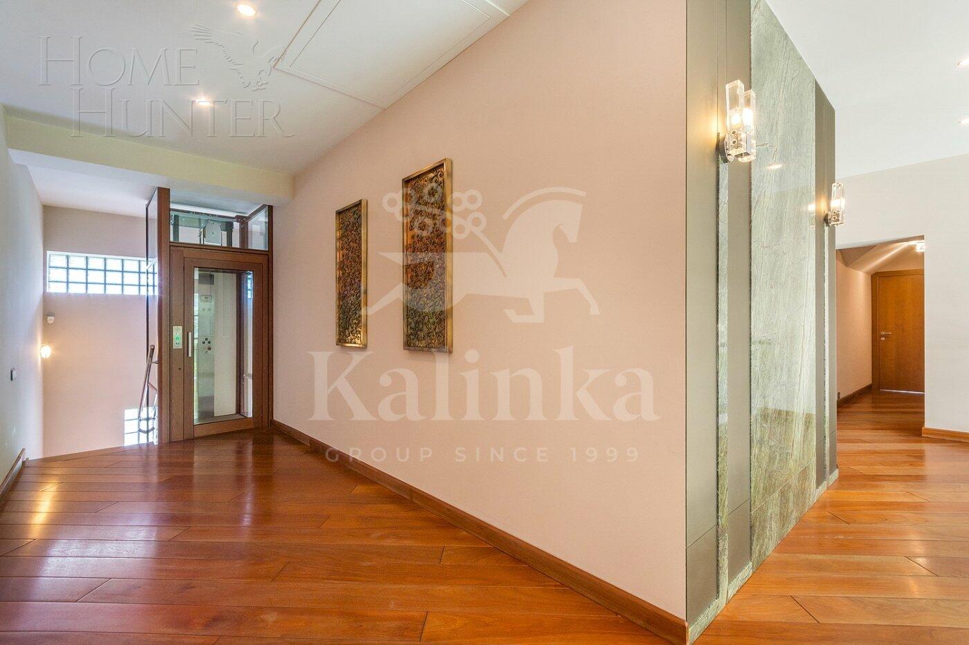 2-этажный коттедж 1 380 м² с отделкой