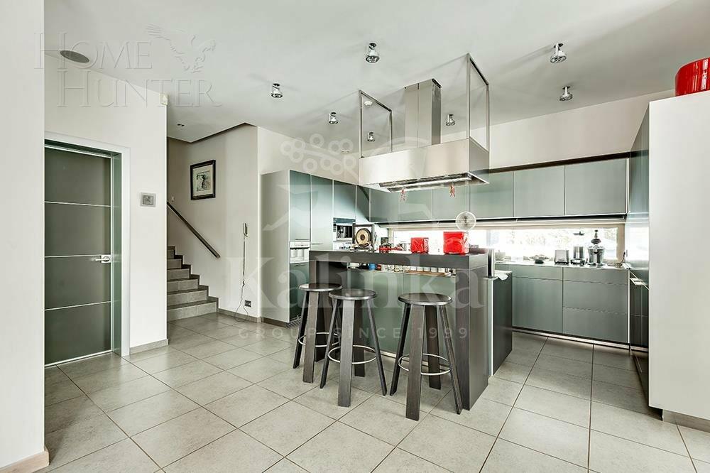 2-этажный коттедж 1 622 м² с отделкой