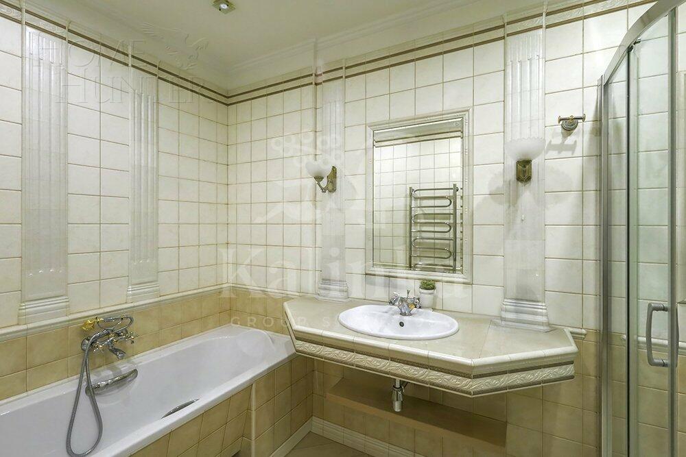 3-этажный таунхаус 400 м² с отделкой