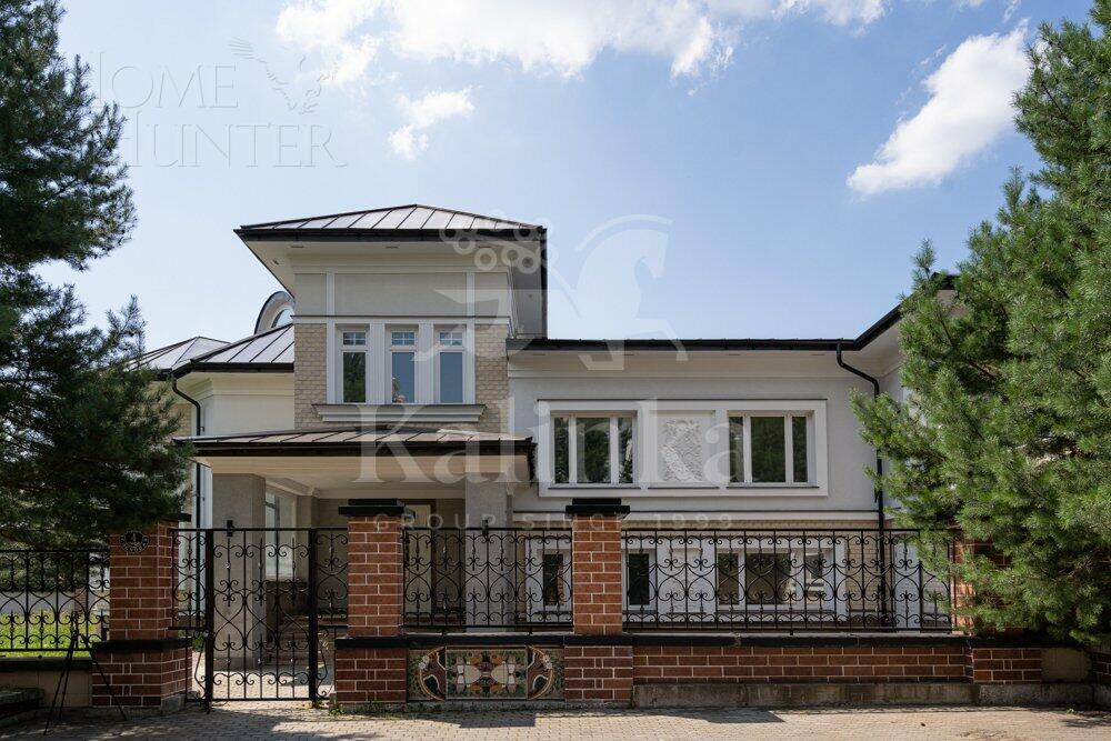 2-этажный коттедж 1 111 м² с отделкой