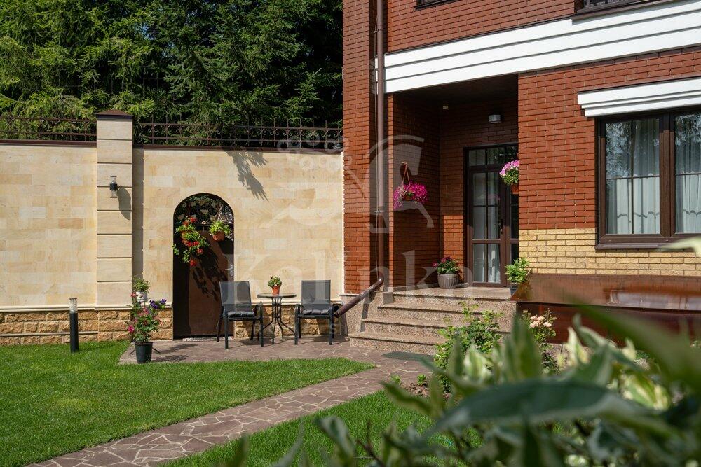 3-этажный таунхаус 400 м² с отделкой