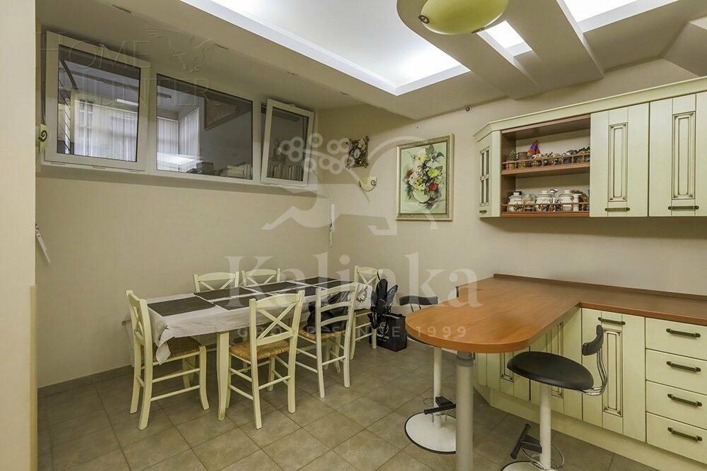 3-этажный таунхаус 400 м² с отделкой