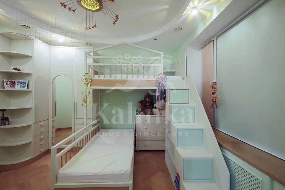 3-этажный таунхаус 400 м² с отделкой