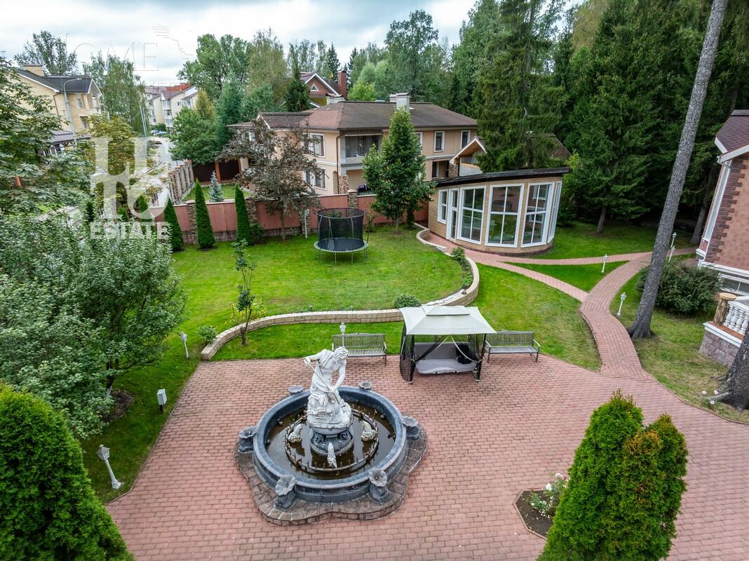 3-этажный коттедж 1 176.8 м² с отделкой