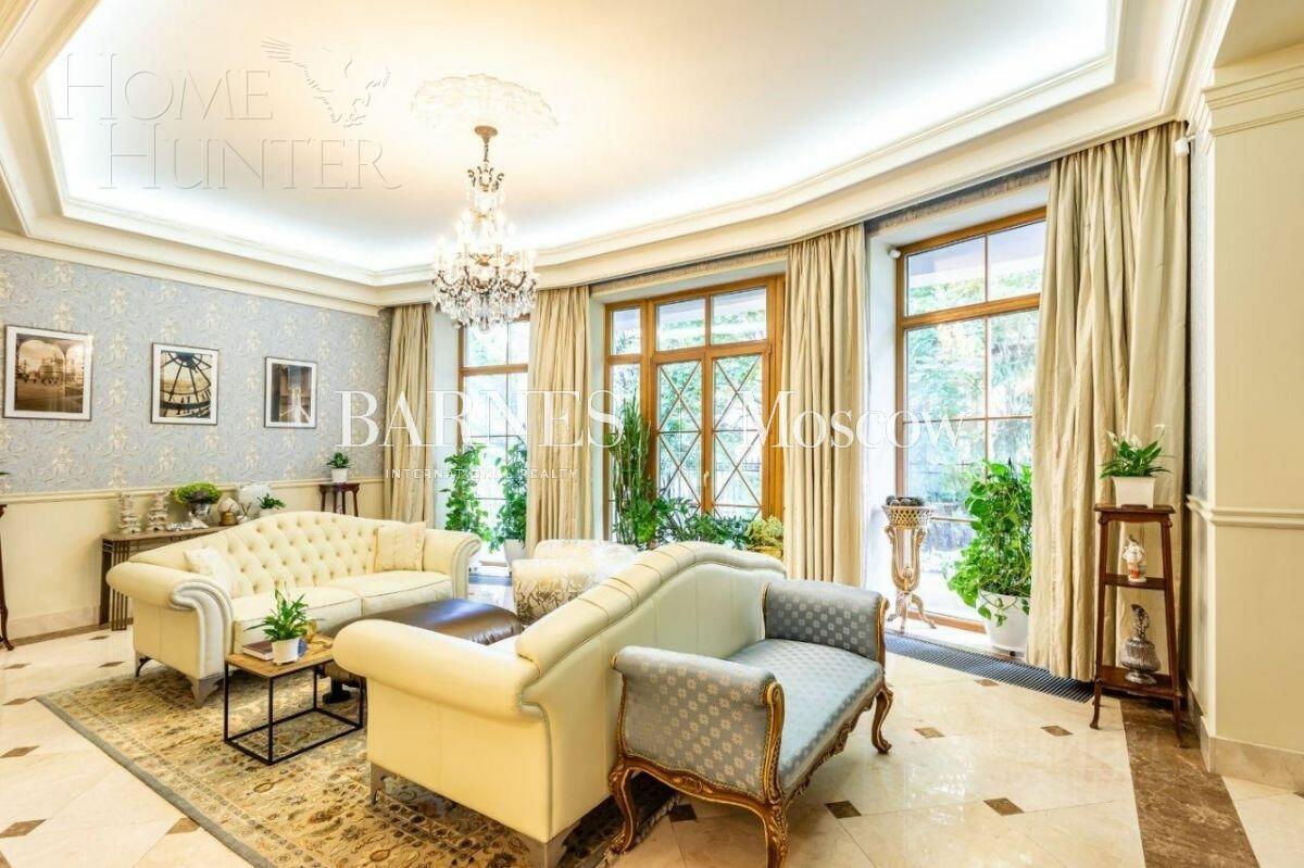 3-этажный коттедж 750 м² с отделкой