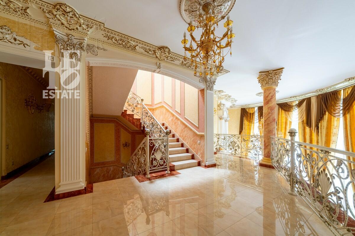 3-этажный коттедж 1 176.8 м² с отделкой