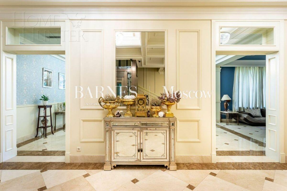 3-этажный коттедж 750 м² с отделкой