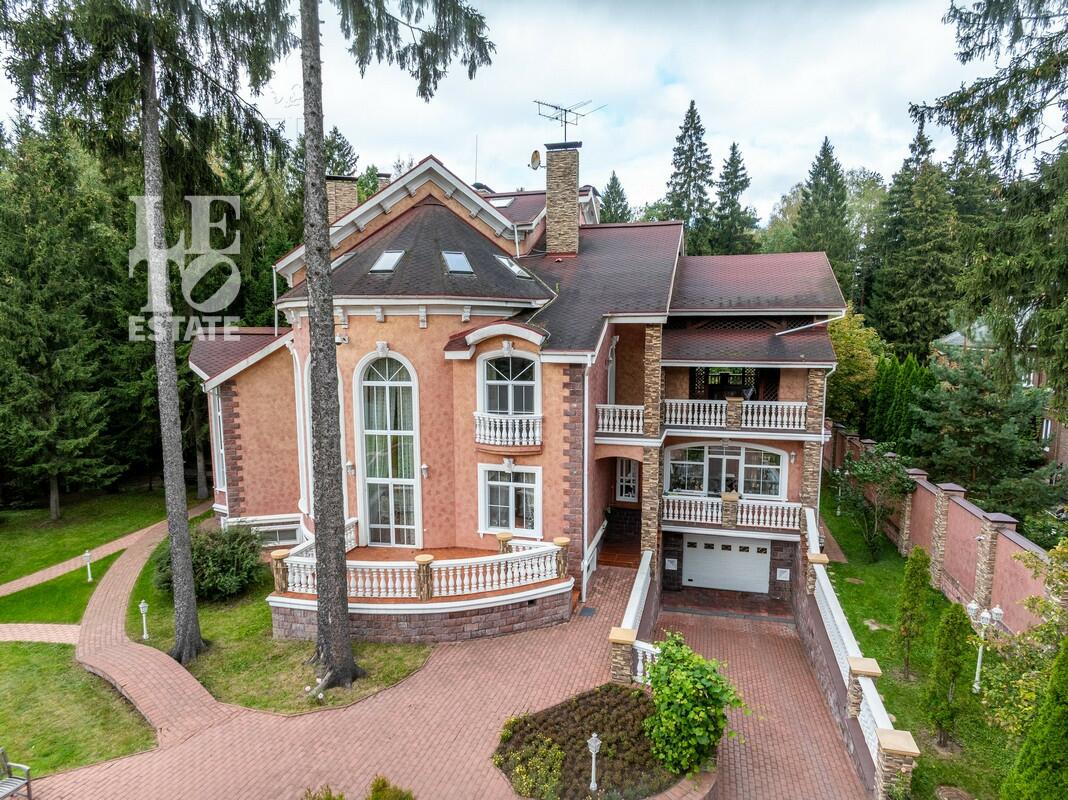 3-этажный коттедж 1 176.8 м² с отделкой