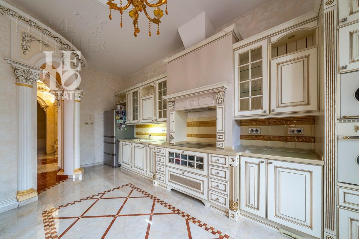 3-этажный коттедж 1 176.8 м² с отделкой